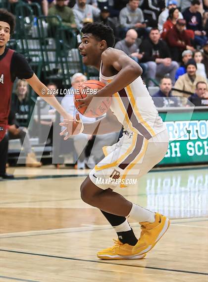 Thumbnail 1 in Elmira vs Mount Vernon (NYSPHSAA Class AAA Regional Semifinal) photogallery.