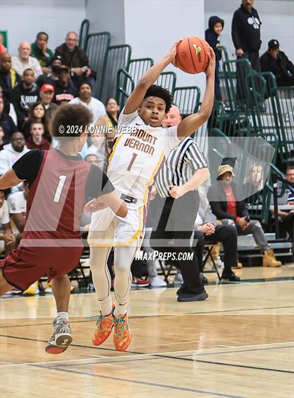 Thumbnail 3 in Elmira vs Mount Vernon (NYSPHSAA Class AAA Regional Semifinal) photogallery.