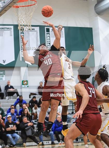 Thumbnail 2 in Elmira vs Mount Vernon (NYSPHSAA Class AAA Regional Semifinal) photogallery.