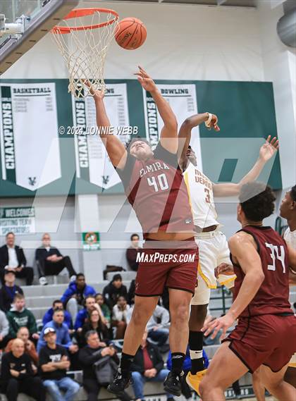 Thumbnail 3 in Elmira vs Mount Vernon (NYSPHSAA Class AAA Regional Semifinal) photogallery.