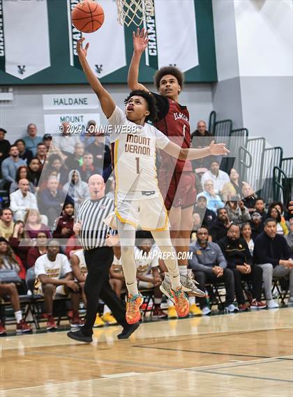 Thumbnail 3 in Elmira vs Mount Vernon (NYSPHSAA Class AAA Regional Semifinal) photogallery.