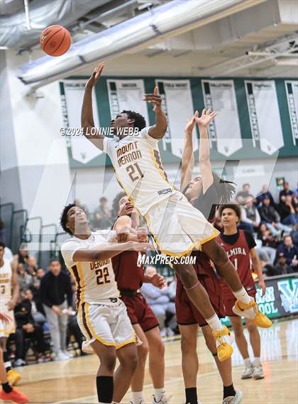 Thumbnail 1 in Elmira vs Mount Vernon (NYSPHSAA Class AAA Regional Semifinal) photogallery.