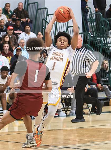 Thumbnail 2 in Elmira vs Mount Vernon (NYSPHSAA Class AAA Regional Semifinal) photogallery.