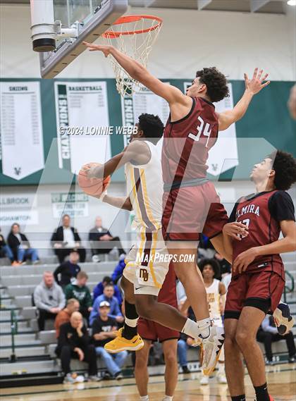Thumbnail 3 in Elmira vs Mount Vernon (NYSPHSAA Class AAA Regional Semifinal) photogallery.