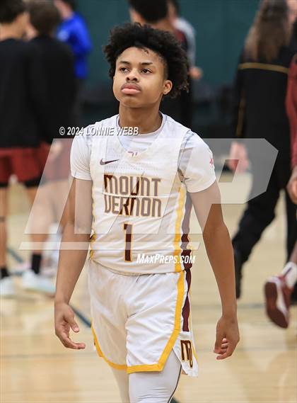 Thumbnail 3 in Elmira vs Mount Vernon (NYSPHSAA Class AAA Regional Semifinal) photogallery.