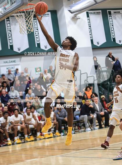 Thumbnail 2 in Elmira vs Mount Vernon (NYSPHSAA Class AAA Regional Semifinal) photogallery.