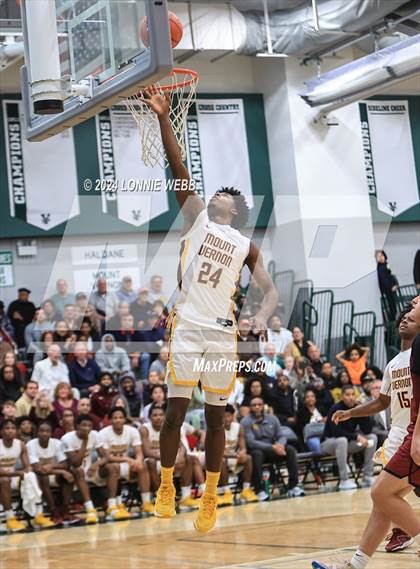 Thumbnail 1 in Elmira vs Mount Vernon (NYSPHSAA Class AAA Regional Semifinal) photogallery.