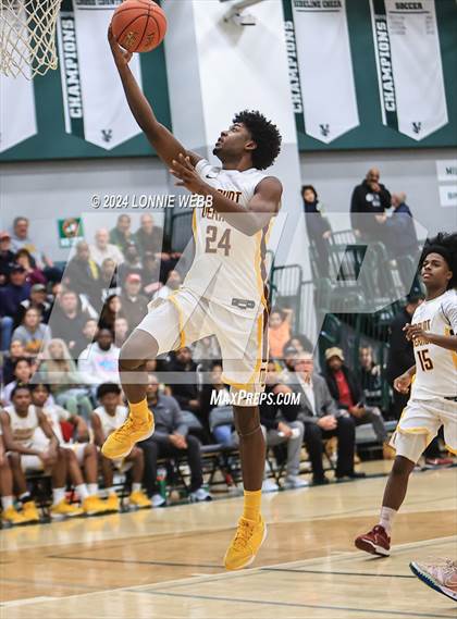 Thumbnail 1 in Elmira vs Mount Vernon (NYSPHSAA Class AAA Regional Semifinal) photogallery.