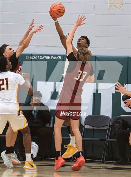 Thumbnail 3 in Elmira vs Mount Vernon (NYSPHSAA Class AAA Regional Semifinal) photogallery.