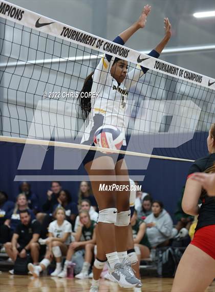 Thumbnail 2 in St. Thomas Aquinas vs New Smyrna Beach (Nike Tournament of Champions) photogallery.