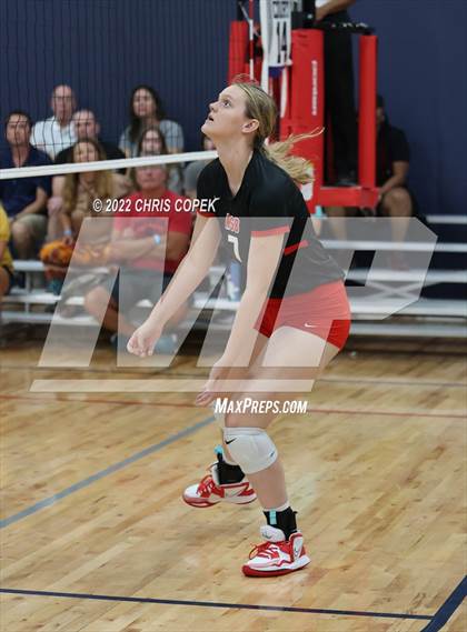 Thumbnail 2 in St. Thomas Aquinas vs New Smyrna Beach (Nike Tournament of Champions) photogallery.