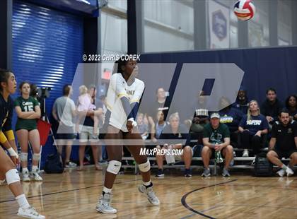 Thumbnail 2 in St. Thomas Aquinas vs New Smyrna Beach (Nike Tournament of Champions) photogallery.