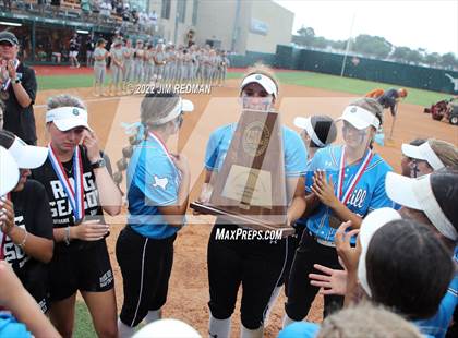 Thumbnail 3 in Lake Creek vs. Rock Hill (UIL 5A Softball Semifinal) photogallery.