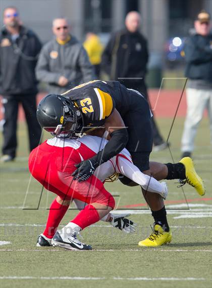 Thumbnail 1 in St. Anthony's vs. Chaminade (CHSFL Class AAA Final) photogallery.