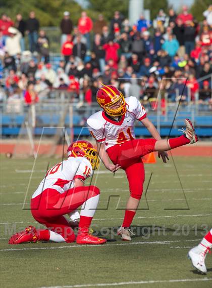 Thumbnail 3 in St. Anthony's vs. Chaminade (CHSFL Class AAA Final) photogallery.