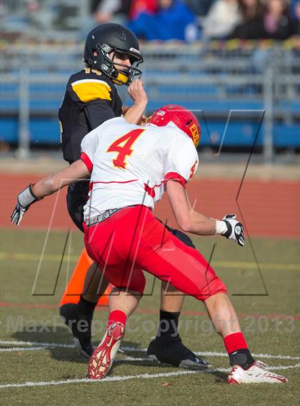 Thumbnail 3 in St. Anthony's vs. Chaminade (CHSFL Class AAA Final) photogallery.