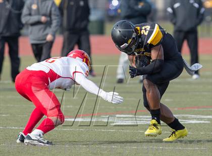 Thumbnail 2 in St. Anthony's vs. Chaminade (CHSFL Class AAA Final) photogallery.