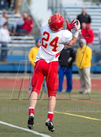 Thumbnail 2 in St. Anthony's vs. Chaminade (CHSFL Class AAA Final) photogallery.