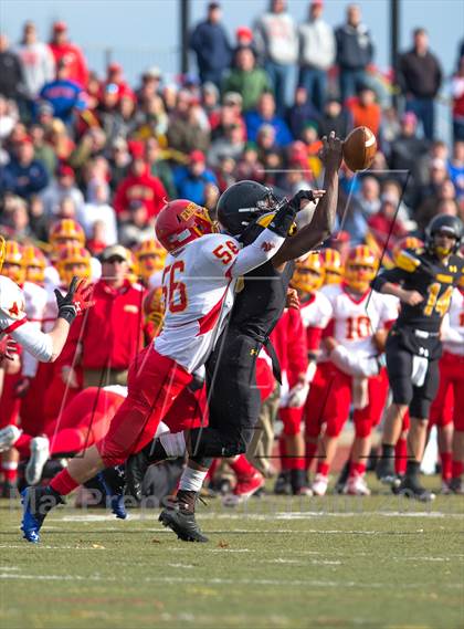 Thumbnail 2 in St. Anthony's vs. Chaminade (CHSFL Class AAA Final) photogallery.