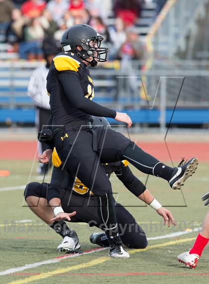 Thumbnail 2 in St. Anthony's vs. Chaminade (CHSFL Class AAA Final) photogallery.
