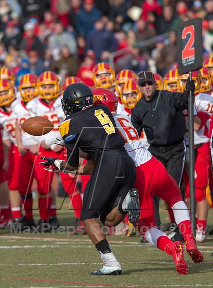 Thumbnail 3 in St. Anthony's vs. Chaminade (CHSFL Class AAA Final) photogallery.