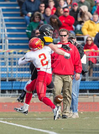 Thumbnail 2 in St. Anthony's vs. Chaminade (CHSFL Class AAA Final) photogallery.
