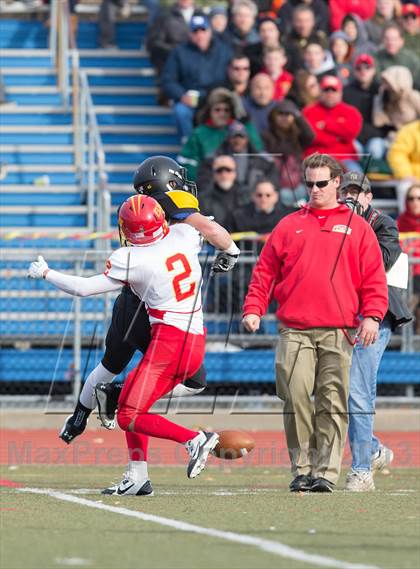 Thumbnail 3 in St. Anthony's vs. Chaminade (CHSFL Class AAA Final) photogallery.