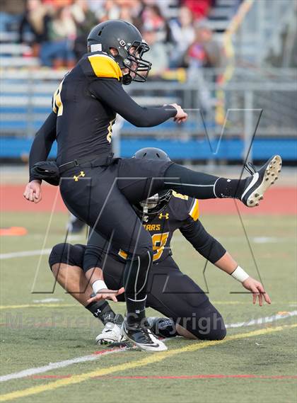 Thumbnail 1 in St. Anthony's vs. Chaminade (CHSFL Class AAA Final) photogallery.
