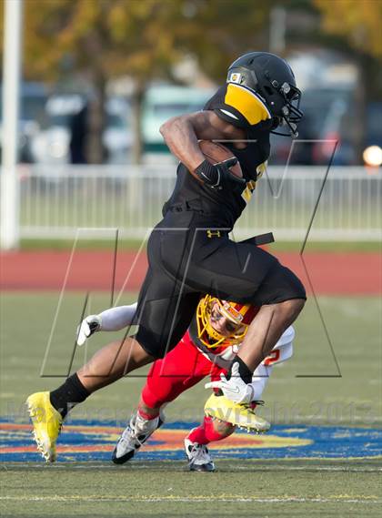 Thumbnail 1 in St. Anthony's vs. Chaminade (CHSFL Class AAA Final) photogallery.
