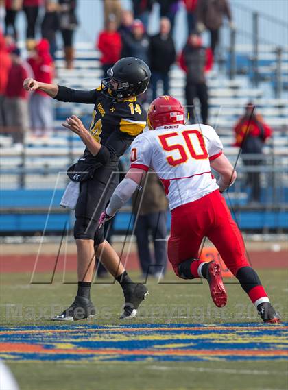 Thumbnail 3 in St. Anthony's vs. Chaminade (CHSFL Class AAA Final) photogallery.