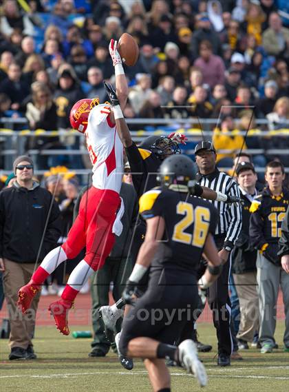Thumbnail 2 in St. Anthony's vs. Chaminade (CHSFL Class AAA Final) photogallery.
