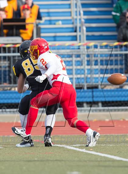 Thumbnail 2 in St. Anthony's vs. Chaminade (CHSFL Class AAA Final) photogallery.