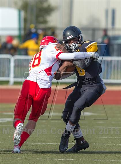 Thumbnail 2 in St. Anthony's vs. Chaminade (CHSFL Class AAA Final) photogallery.
