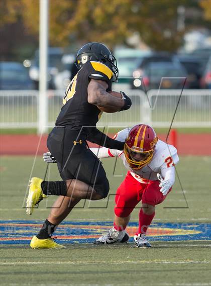 Thumbnail 3 in St. Anthony's vs. Chaminade (CHSFL Class AAA Final) photogallery.