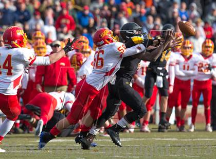 Thumbnail 3 in St. Anthony's vs. Chaminade (CHSFL Class AAA Final) photogallery.