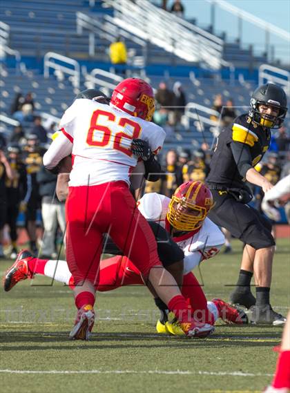 Thumbnail 2 in St. Anthony's vs. Chaminade (CHSFL Class AAA Final) photogallery.