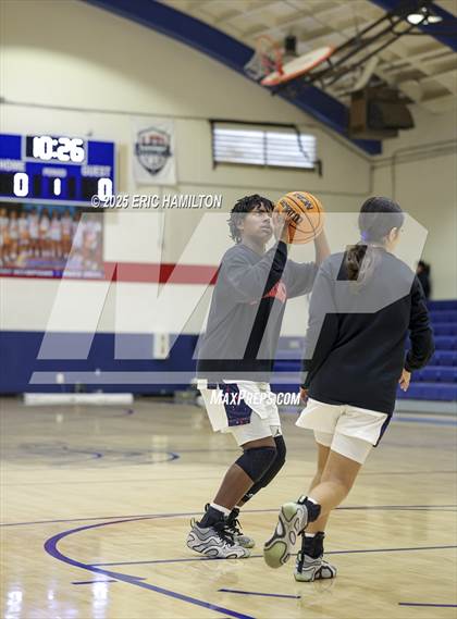 Thumbnail 2 in Beverly Hills vs Leuzinger (CIFSS D6 Quarter Finals) photogallery.