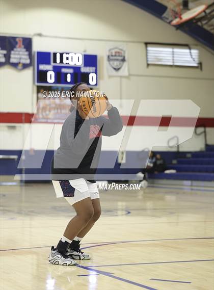 Thumbnail 2 in Beverly Hills vs Leuzinger (CIFSS D6 Quarter Finals) photogallery.