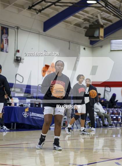 Thumbnail 2 in Beverly Hills vs Leuzinger (CIFSS D6 Quarter Finals) photogallery.