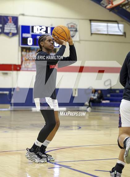 Thumbnail 3 in Beverly Hills vs Leuzinger (CIFSS D6 Quarter Finals) photogallery.
