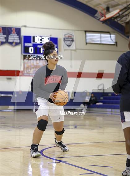 Thumbnail 1 in Beverly Hills vs Leuzinger (CIFSS D6 Quarter Finals) photogallery.