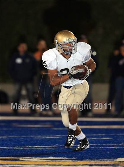 Thumbnail 2 in Notre Dame @ Chaminade photogallery.