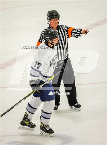 Thumbnail 2 in Eagle River vs Chugiak (Battle of the Bridge) photogallery.