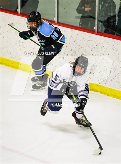 Thumbnail 2 in Eagle River vs Chugiak (Battle of the Bridge) photogallery.