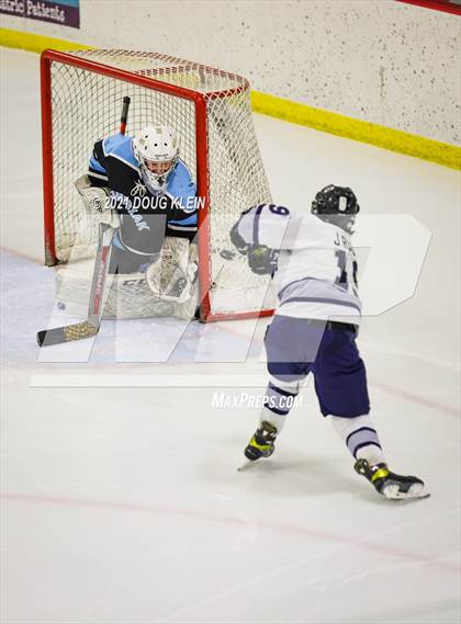 Thumbnail 2 in Eagle River vs Chugiak (Battle of the Bridge) photogallery.