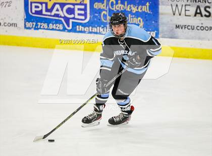 Thumbnail 2 in Eagle River vs Chugiak (Battle of the Bridge) photogallery.