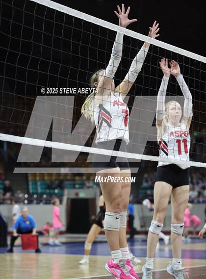 Thumbnail 3 in Bayfield vs. Aspen (CHSAA 3A First Round) photogallery.