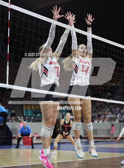 Thumbnail 2 in Bayfield vs. Aspen (CHSAA 3A First Round) photogallery.