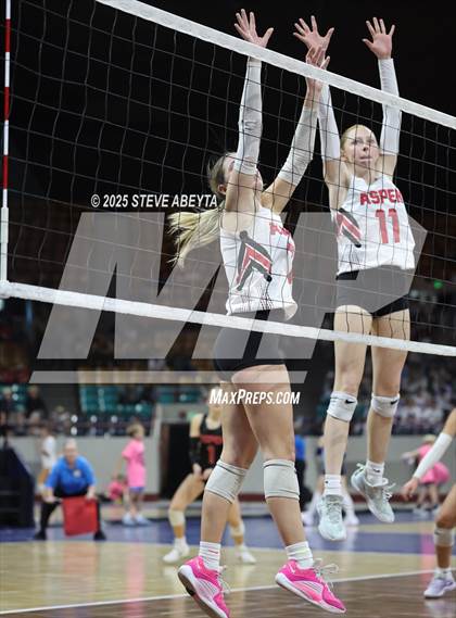 Thumbnail 1 in Bayfield vs. Aspen (CHSAA 3A First Round) photogallery.