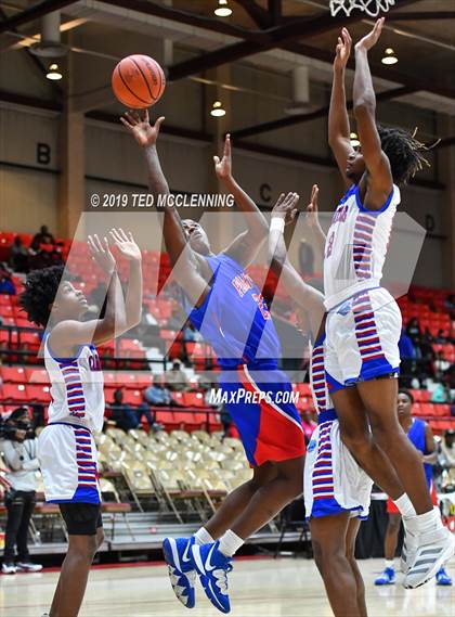 Thumbnail 3 in Parkview vs Wooddale (King Cotton Classic) photogallery.